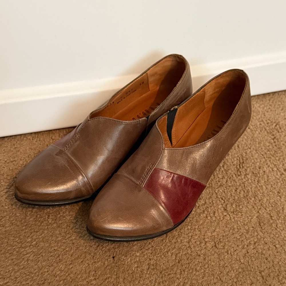 Fidji Women's Gray Burgundy Leather Slip On Shoe Bootie Shootie Size 38 7.5